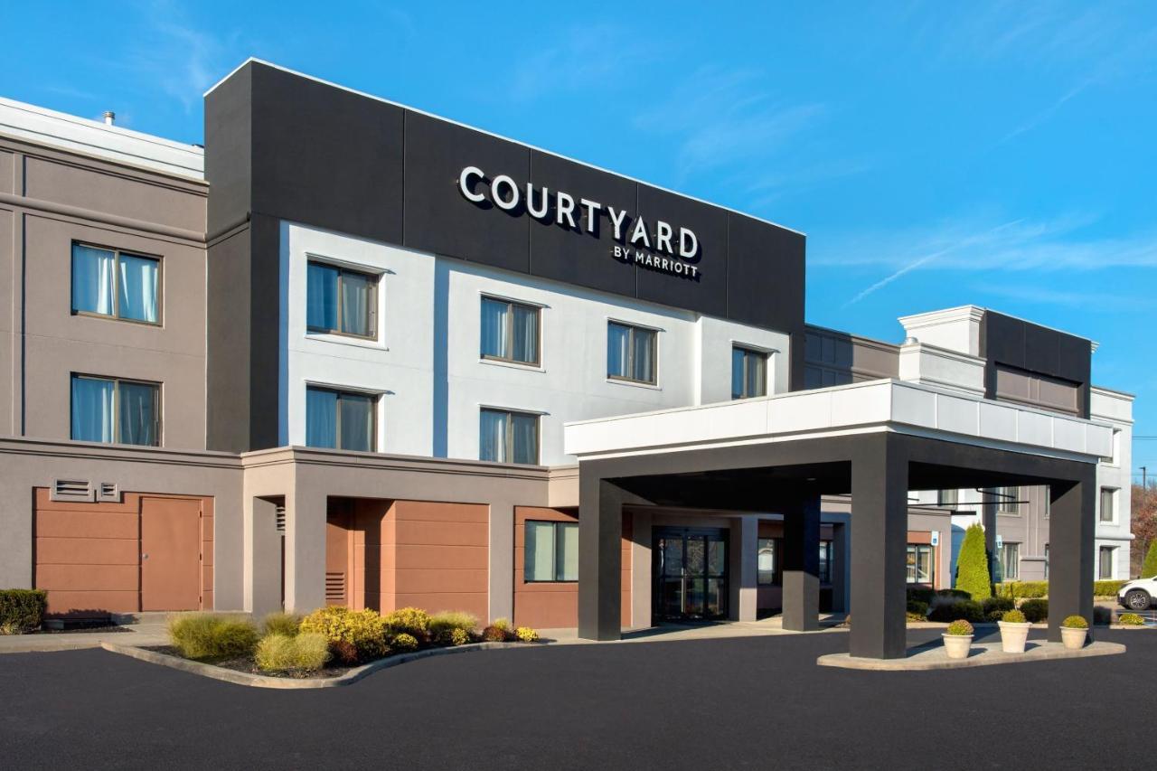 Courtyard Newburgh Stewart Airport Hotel Екстериор снимка